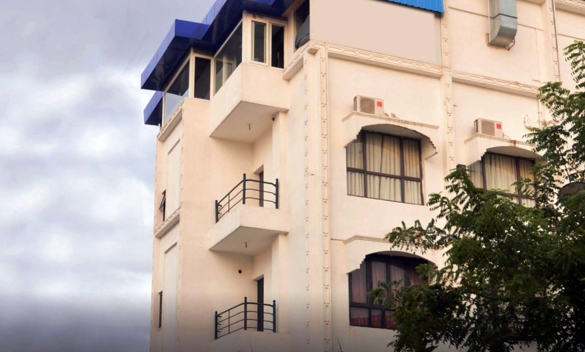 Genx Banjara Hill 1589 Otel Haydarabad Dış mekan fotoğraf